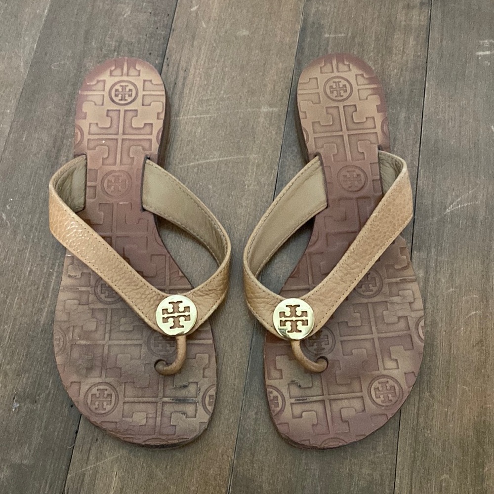 Tory Burch Leather flip flops